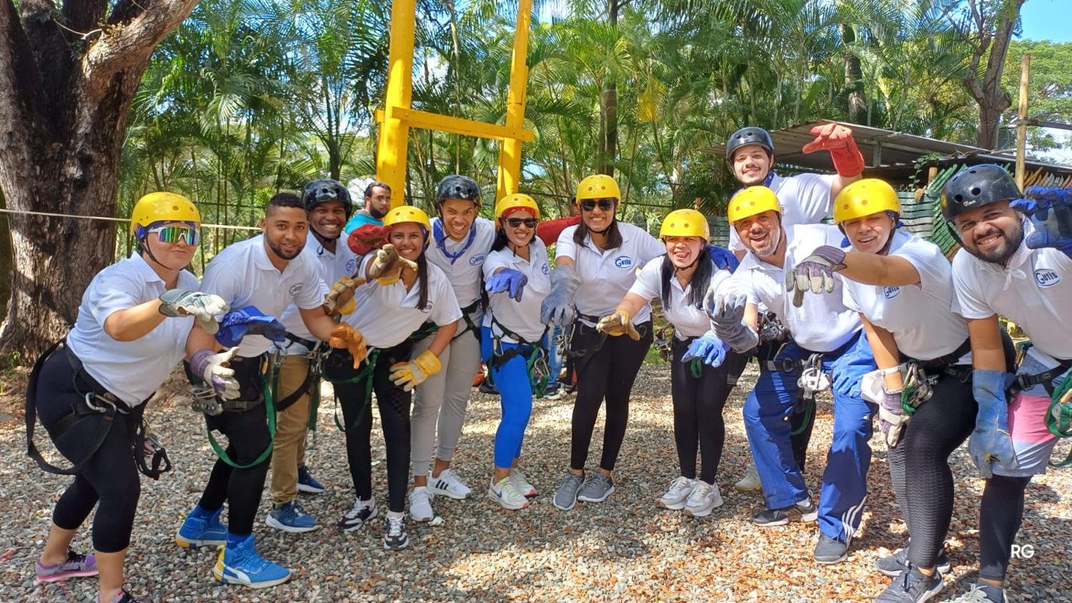 Equipo de Gutis en canopy